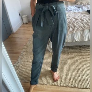 Kaki pants with belt